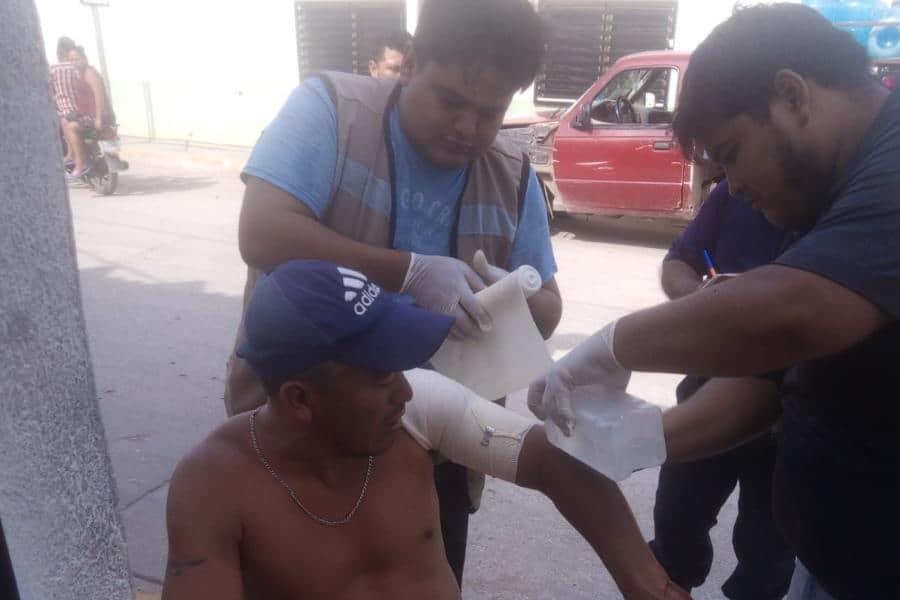 Hombre recibe machetazo en el omóplato en Comalcalco