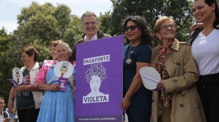 Propone Ebrard pasaporte violeta para mujeres