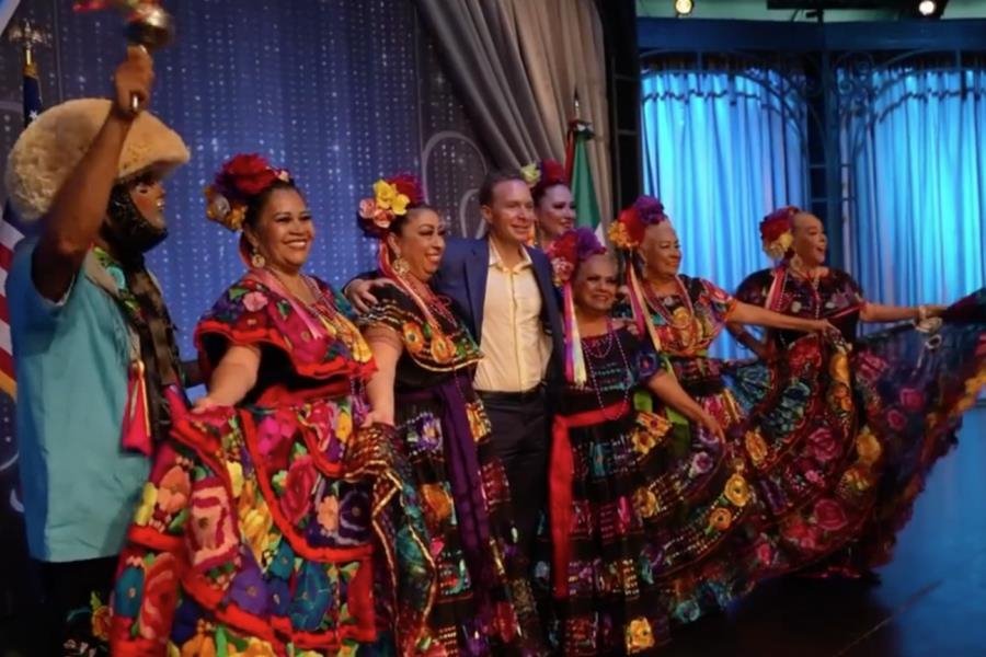 Velasco propone crear la "Marca México" a artesanos en Los Ángeles