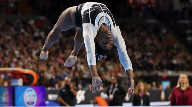 Simone Biles gana torneo de gimnasia luego de 2 años sin competir