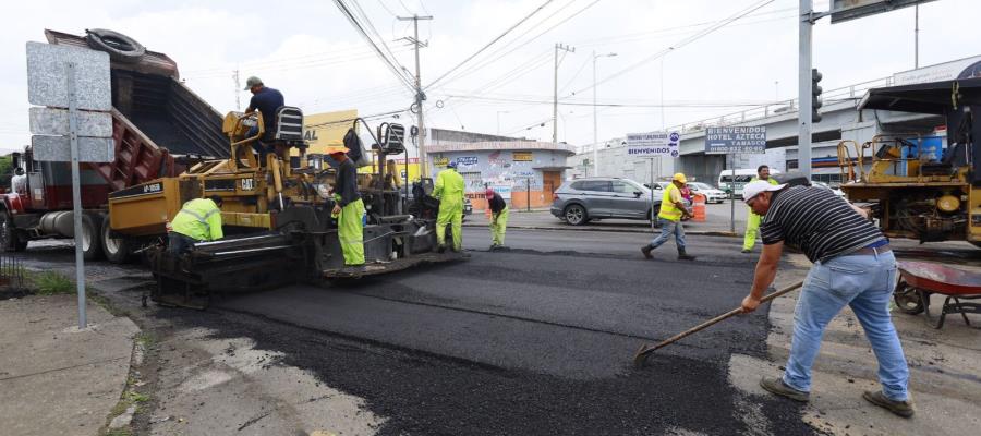 Reconstruye Centro pavimentación en calle Niños Héroes de Atasta