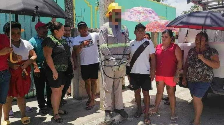 Amarran a poste a trabajador de CFE por falta de energía en Yucatán