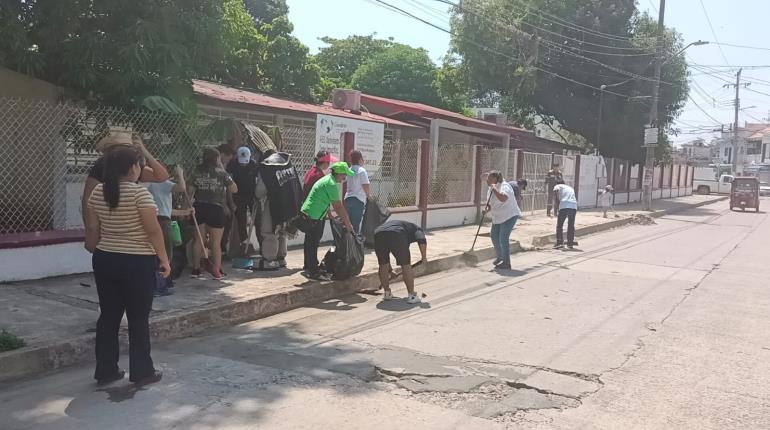 Microempresarios toman iniciativa de mantener limpias las calles de Gaviotas