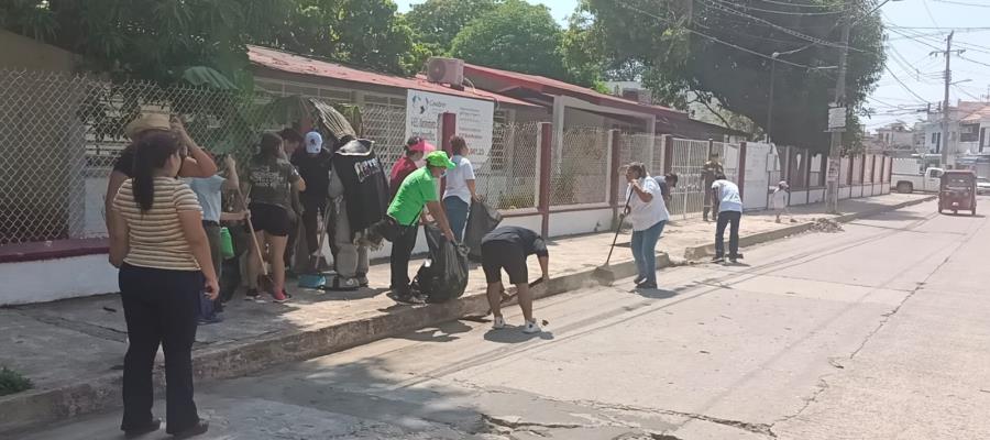 Microempresarios toman iniciativa de mantener limpias las calles de Gaviotas