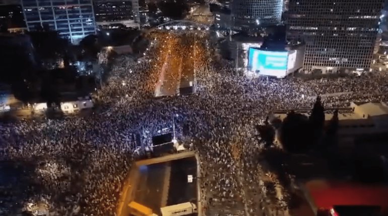 Protestan más de 100 mil personas en Tel Aviv contra reforma judicial en Israel