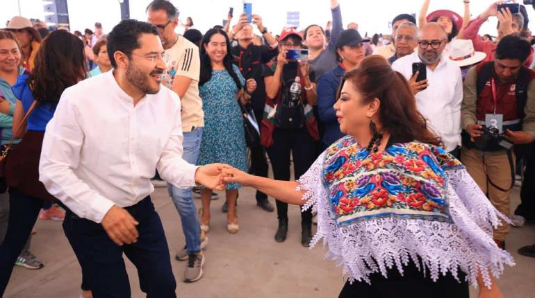 ¡Saca los ´prohibidos´! Al ritmo de la cumbia, Batres inaugura danzódromo en Iztapalapa