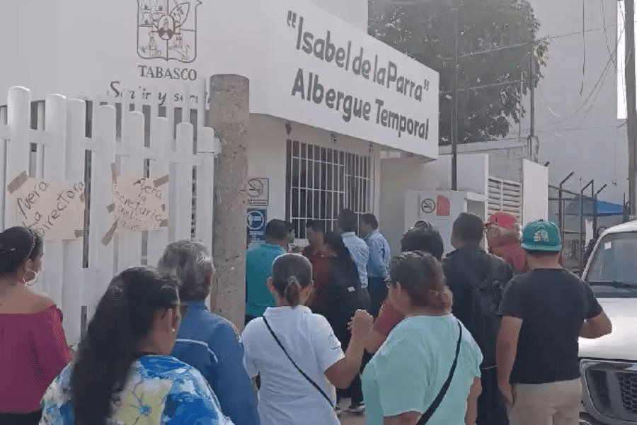 Trabajadores del albergue ´Isabel de la Parra´ protestan para pedir destitución de directora