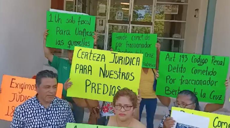 Protestan en FGE por presunto fraude en venta de terrenos en Buenavista 2da