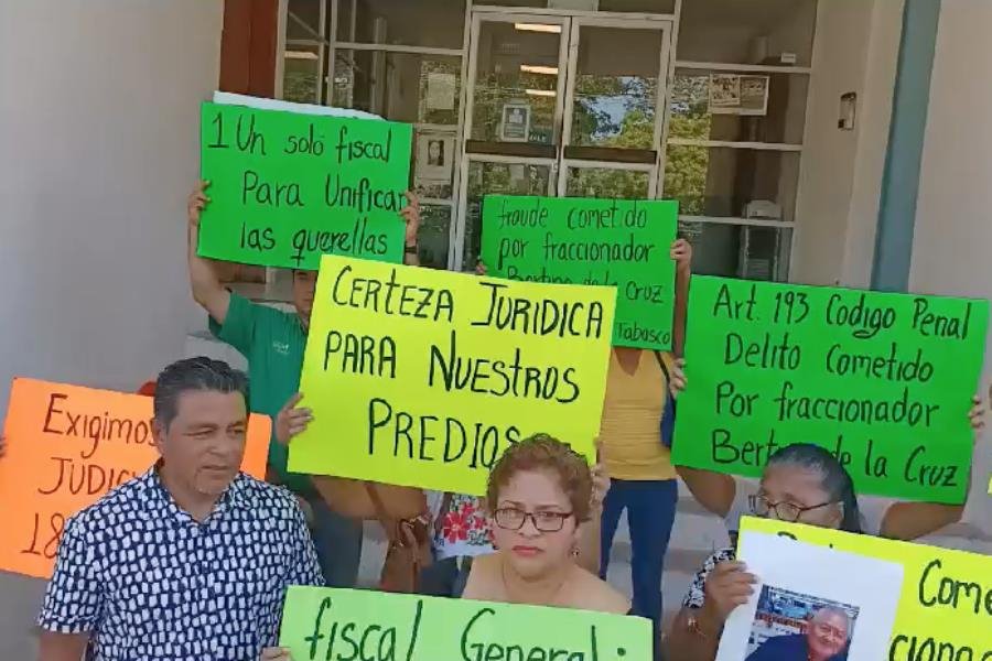 Protestan en FGE por presunto fraude en venta de terrenos en Buenavista 2da