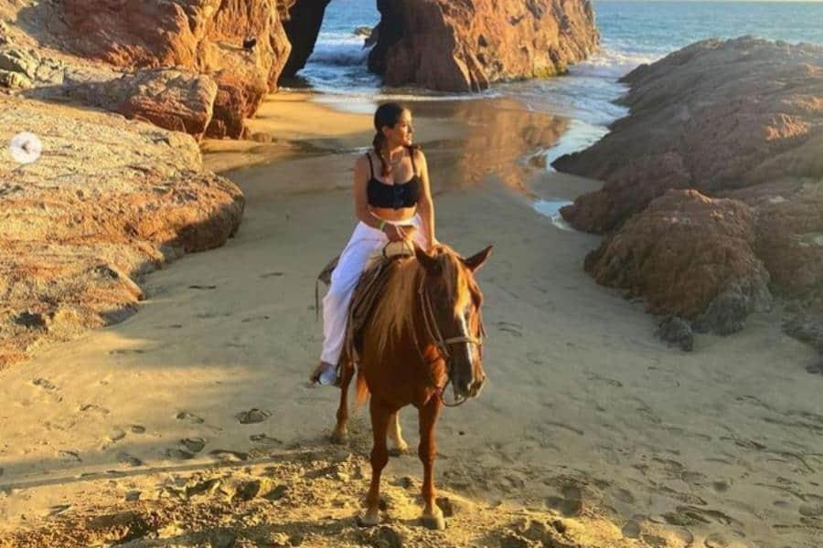 Salma Hayek vacaciona en Los Cabos 