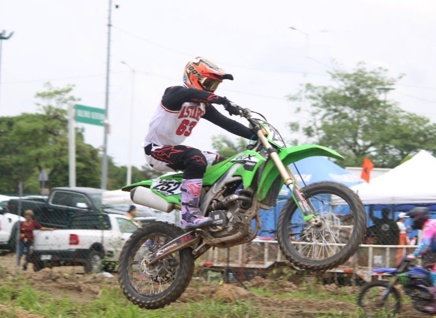 Un éxito la 6a fecha del Campeonato Peninsular de Motocross en Villahermosa