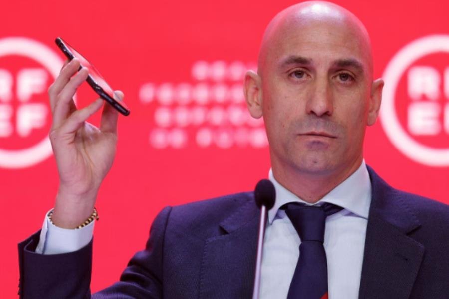 Asociaciones y políticos piden renuncia de Luis Rubiales en la RFEF