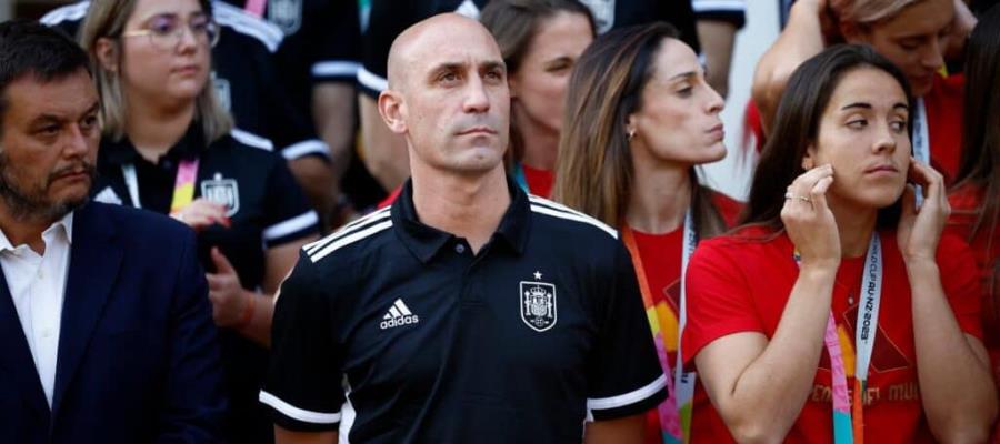 FIFA abre expediente a Luis Rubiales por beso a jugadora