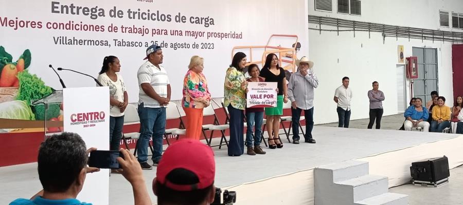 Entrega Centro 240 triciclos de carga para actividad productiva