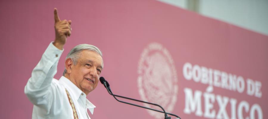 "Habrá libros de texto, lo quieran o no": Obrador