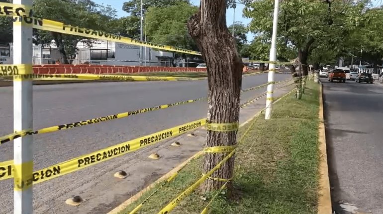 Blindan con cinta de seguridad tramo de Av. Universidad para evitar cruces prohibidos