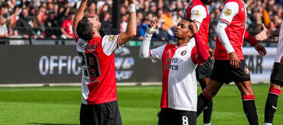 Santi Giménez anota doblete en goleada del Feyenoord sobre el Almere