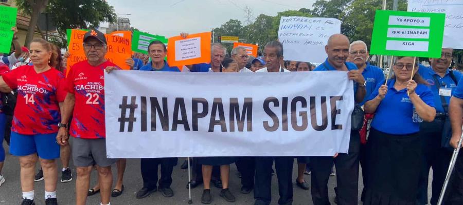 Marchan adultos mayores en Tabasco contra desaparición del INAPAM