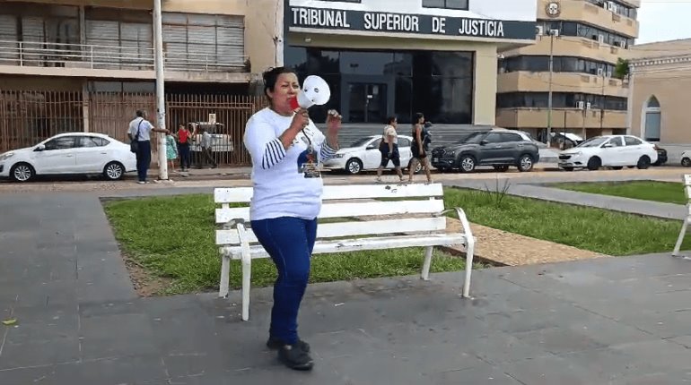 Desde Plaza de Armas activistas urgen a autoridades encontrar a familiares víctimas de desaparición forzada