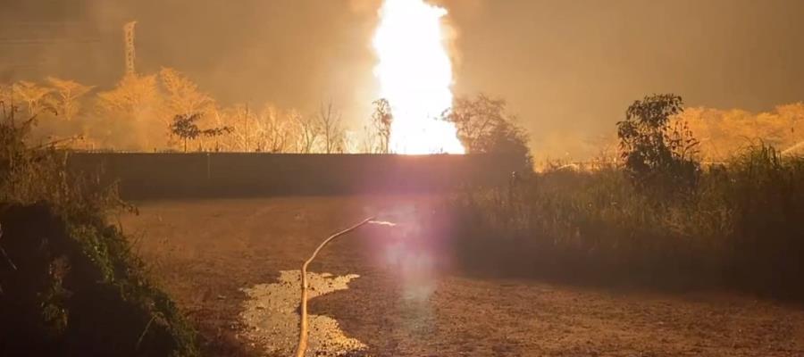 Explota línea de gas en la vía corta Comalcalco-Cunduacán