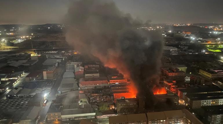 Más de 70 muertos en incendio de edificio en Johannesburgo