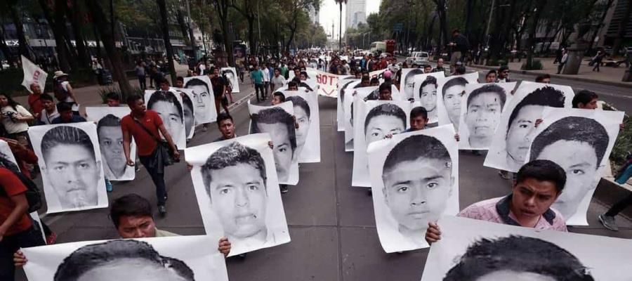 Revela Obrador que está dirigiendo de manera personal investigaciones de Ayotzinapa