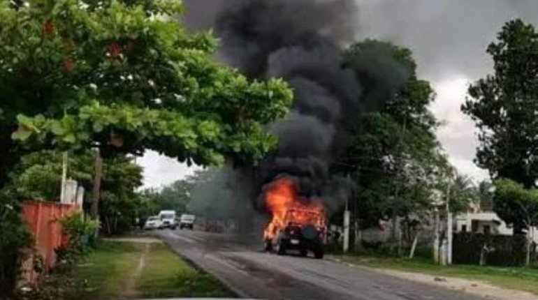 ¡Tremendo susto! Camioneta se incendia en Paraíso; familia sale ilesa