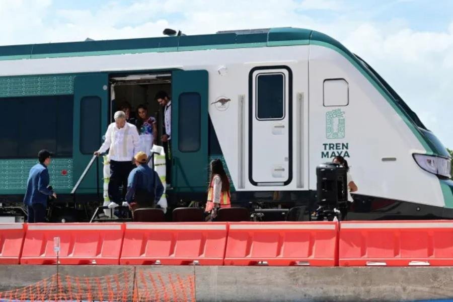 Anuncia AMLO que en un mes volverá a subirse al Tren Maya, ahora de Cancún a Escárcega