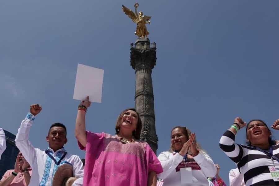 Xóchitl promete gobierno "sin huevones ni rateros", recibe constancia del Frente Amplio