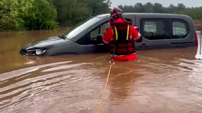 Fuertes lluvias por DANA azotan a España; inunda hasta vagones del metro