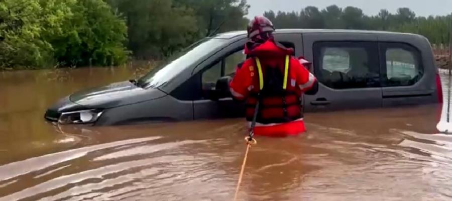 Fuertes lluvias por DANA azotan a España; inunda hasta vagones del metro