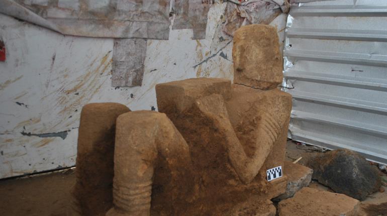 Localizan escultura prehispánica de Chac Mool en Michoacán