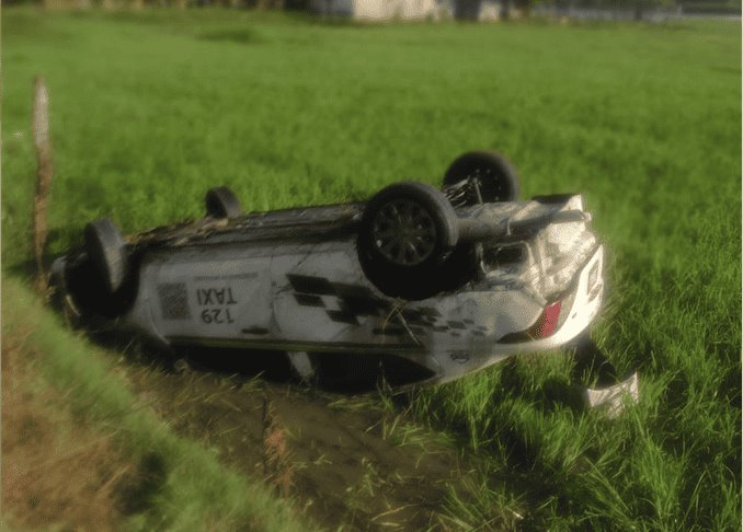 Vuelca taxi en Quintín Arauz, Centla; pasajeros resultan con lesiones leves