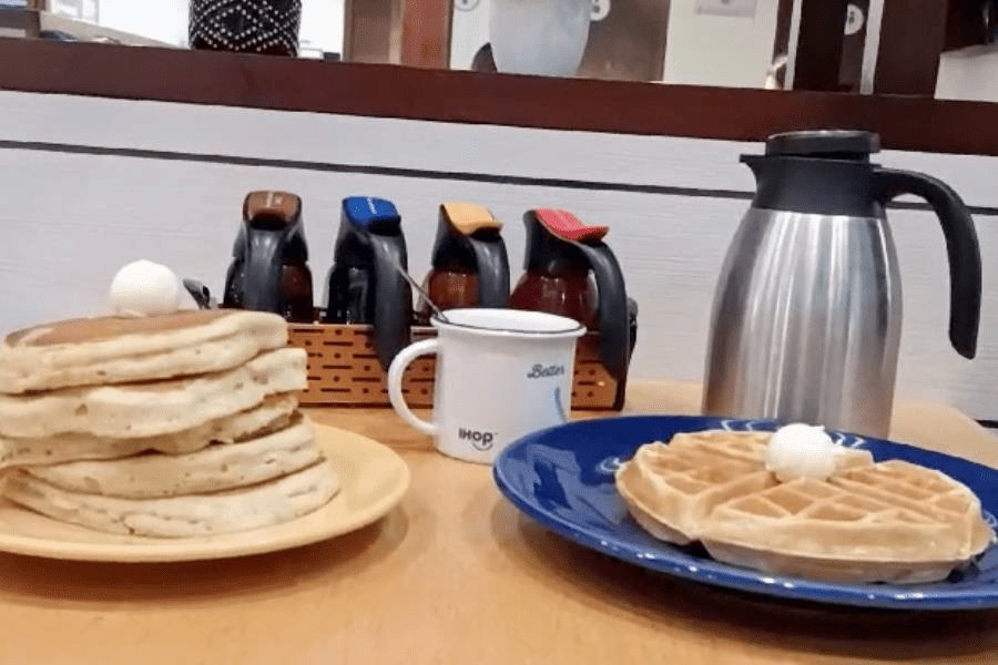 IHOP Villahermosa te invita a festejar con su promoción todos los pancakes y waffles que puedas comer