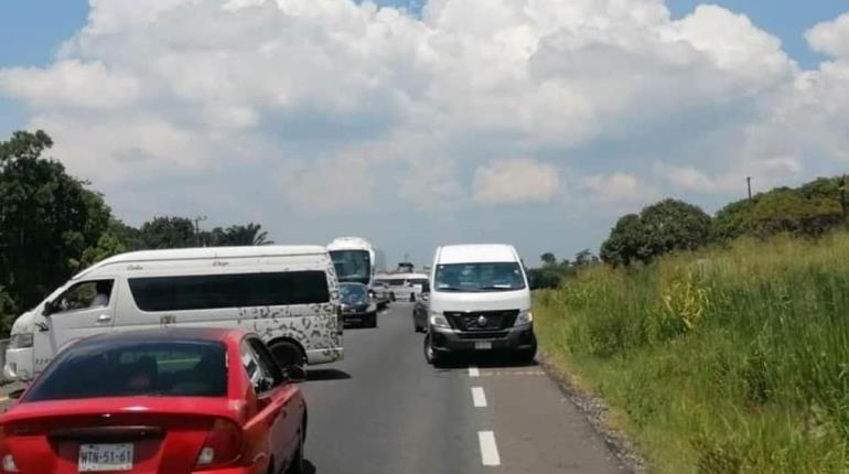 Bloquean la Villahermosa – Macuspana para pedir a Semovi libere pochi retenido