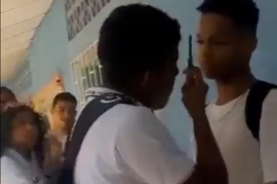 Víctima de bullying enfrenta a su agresor y le corta la cara en Colombia