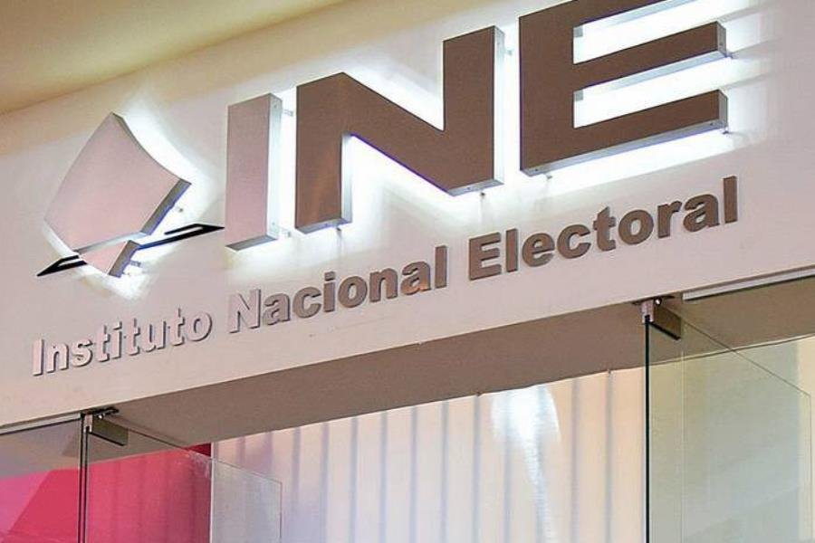 Reciben Ulises Ruiz, Verástegui y Hugo Flores constancias para ser aspirantes a candidatos independientes