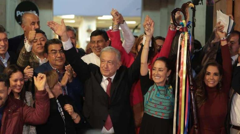 Cede AMLO bastón de mando de Claudia Sheinbaum