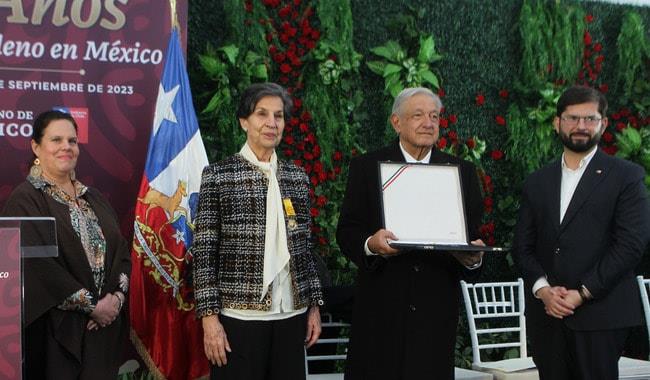 Entrega AMLO Orden del Águila Azteca a Isabel Allende, hija del expresidente chileno Salvador Allende