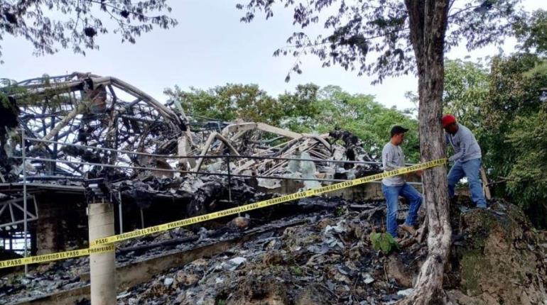 Arde Cristo Pescador de La Concordia, Chiapas tras impacto de rayo