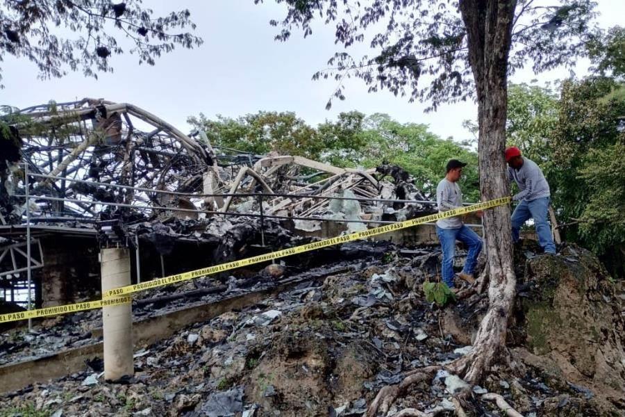 Arde Cristo Pescador de La Concordia, Chiapas tras impacto de rayo