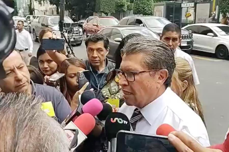 "Hacen muy mal en atacarlo": Monreal vuelve a defender a Ebrard