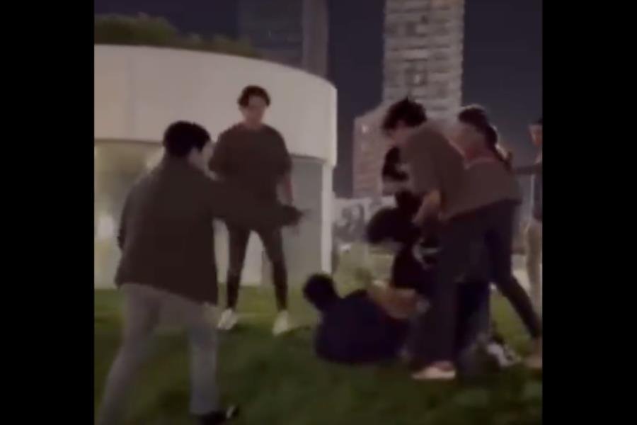 Golpean en grupo a joven hasta dejarlo inconsciente en Puebla