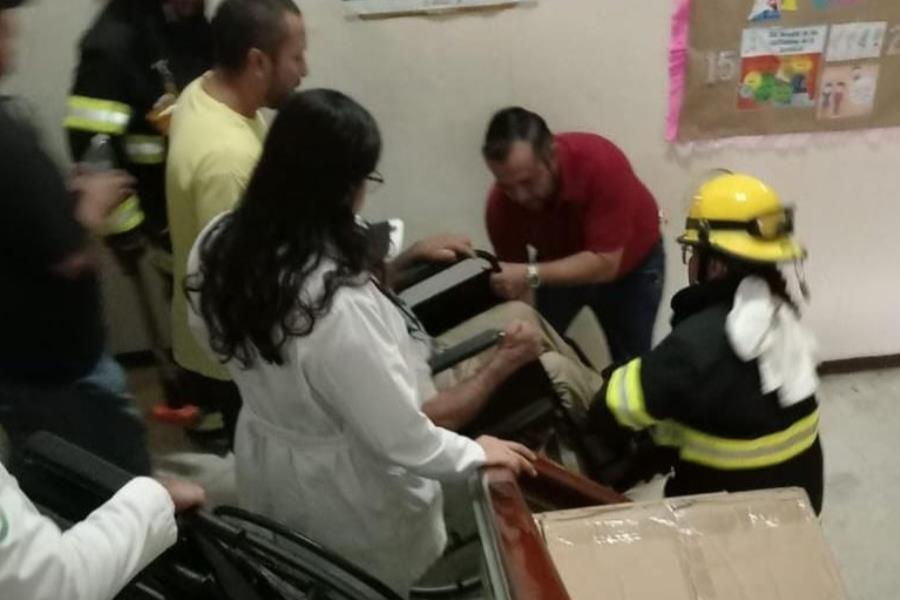 4 personas quedan atrapadas durante dos horas en elevador del IMSS en Veracruz