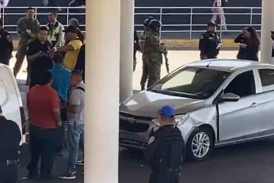 Balacera afuera del AICM deja 2 policías heridos y un detenido