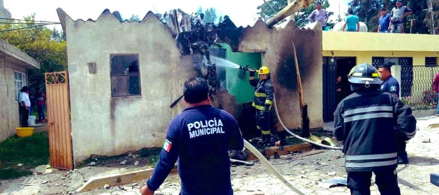 Se estrella avioneta contra vivienda en Puebla; hay 3 muertos