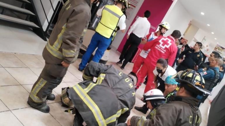 Muere mujer tras desplomarse elevador en centro comercial de CDMX