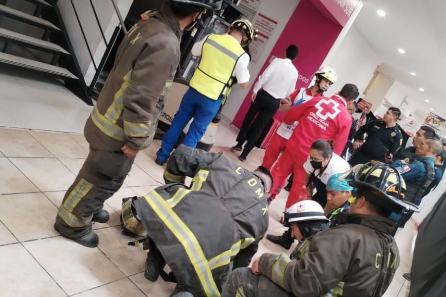 Muere mujer tras desplomarse elevador en centro comercial de CDMX