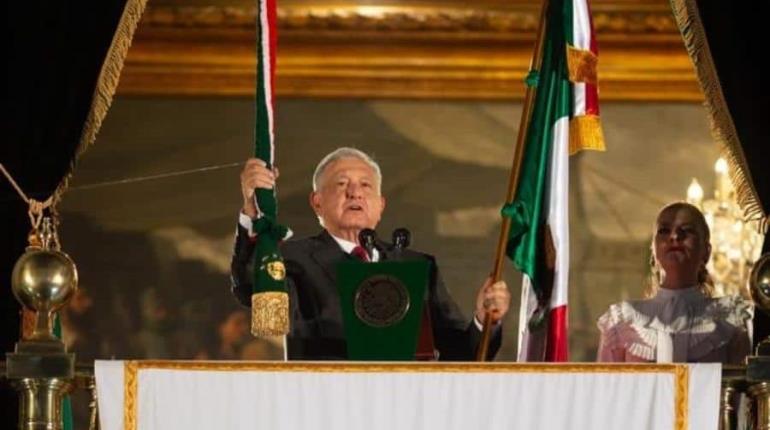 "¡Viva el amor y los migrantes!", suma AMLO en arengas durante Grito de Independencia