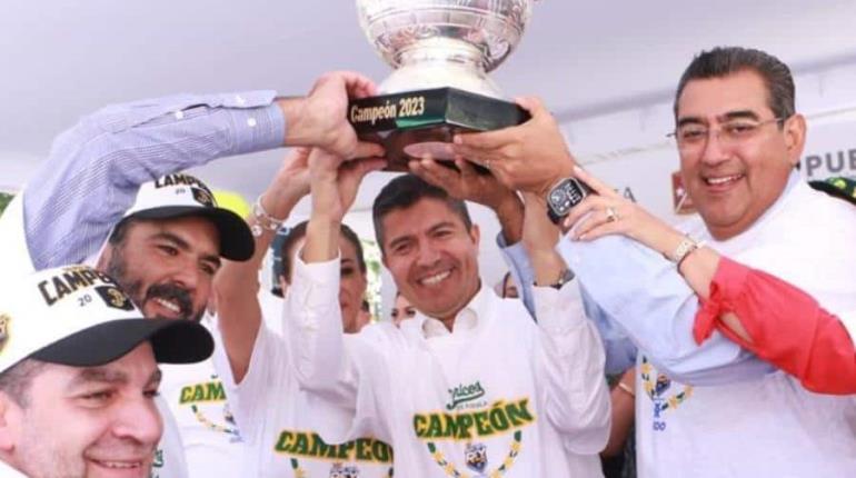 Pericos de Puebla celebra campeonato de la LMB con paseo en Turibus por calles de la ciudad